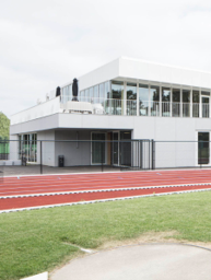 aanzicht van atletiekpiste